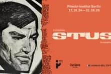 Plakat: Gezeichnetes Porträt eines Mannes links, Text rechts: „Pilecki-Institut Berlin, 17.10.24–31.05.25, Ausstellung Stus“. Darunter Logos vom Pilecki Institut, dem Stus Center und der Heinrich-Böll-Stiftung
